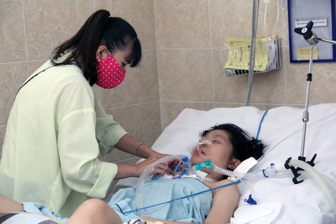 Sau hơn 3 tháng điều trị, 2 bệnh nhân ngộ độc patê Minh Chay mới khỏe - Ảnh 1. Sau hơn 3 tháng điều trị, 2 bệnh nhân ngộ độc patê Minh Chay mới khỏe - Ảnh 1.