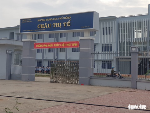 Học trò đánh nhau bầm giập, trường không hay biết - Ảnh 2. Học trò đánh nhau bầm giập, trường không hay biết - Ảnh 2.
