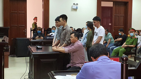Bị teo cơ chân, Phúc XO được giảm 2 năm tù - Ảnh 1. Bị teo cơ chân, Phúc XO được giảm 2 năm tù - Ảnh 1.