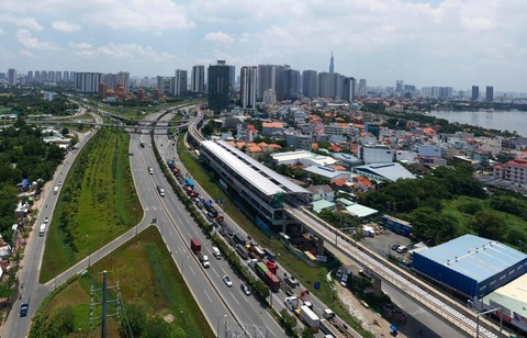 Muốn cạnh tranh tốt, TP.HCM phải gỡ được nút thắt thể chế - Ảnh 2. Muốn cạnh tranh tốt, TP.HCM phải gỡ được nút thắt thể chế - Ảnh 2.