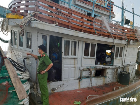 Mâu thuẫn trong lúc nhậu, 1 thuyền viên bị đâm chết trên tàu cá - Ảnh 1. Mâu thuẫn trong lúc nhậu, 1 thuyền viên bị đâm chết trên tàu cá - Ảnh 1.