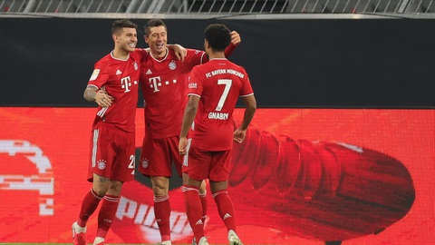 Bayern giành thắng lợi ở Siêu kinh điển nước Đức sau cơn mưa bàn thắng - Ảnh 2. Bayern giành thắng lợi ở Siêu kinh điển nước Đức sau cơn mưa bàn thắng - Ảnh 2.