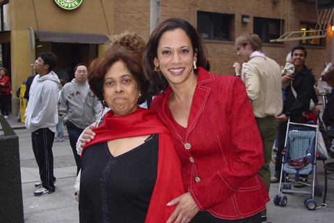 Báo chí Mỹ gọi bà Kamala Harris là Người phá vỡ rào cản - Ảnh 4. Báo chí Mỹ gọi bà Kamala Harris là Người phá vỡ rào cản - Ảnh 4.