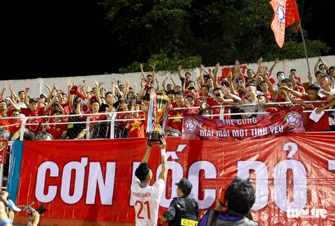 Khoảnh khắc hạnh phúc của Viettel - nhà vô địch V-League 2020 - Ảnh 8. Khoảnh khắc hạnh phúc của Viettel - nhà vô địch V-League 2020 - Ảnh 8.