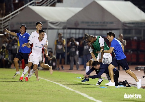 Khoảnh khắc hạnh phúc của Viettel - nhà vô địch V-League 2020 - Ảnh 2. Khoảnh khắc hạnh phúc của Viettel - nhà vô địch V-League 2020 - Ảnh 2.