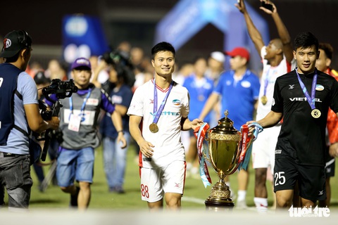 Khoảnh khắc hạnh phúc của Viettel - nhà vô địch V-League 2020 - Ảnh 6. Khoảnh khắc hạnh phúc của Viettel - nhà vô địch V-League 2020 - Ảnh 6.