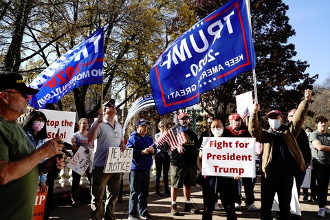 Người ủng hộ ông Trump vẫn chưa chịu thua - Ảnh 1. Người ủng hộ ông Trump vẫn chưa chịu thua - Ảnh 1.