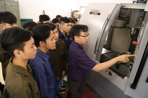 Chất vấn ở Quốc hội: Thách thức quy hoạch giáo dục nghề nghiệp - Ảnh 1. Chất vấn ở Quốc hội: Thách thức quy hoạch giáo dục nghề nghiệp - Ảnh 1.