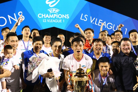 HLV Trương Việt Hoàng: 5 phút cuối trận, tôi không dám xem nữa - Ảnh 2. HLV Trương Việt Hoàng: 5 phút cuối trận, tôi không dám xem nữa - Ảnh 2.