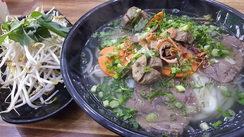Mùi ngò gai và hương phở Việt mê mẩn giữa xứ Hàn - Ảnh 1. Mùi ngò gai và hương phở Việt mê mẩn giữa xứ Hàn - Ảnh 1.
