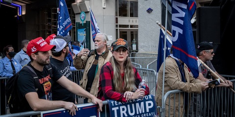 Tòa án tối cao giúp ích được gì cho ông Trump? - Ảnh 2. Tòa án tối cao giúp ích được gì cho ông Trump? - Ảnh 2.
