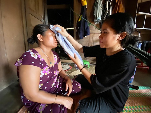 Hai bông hoa dại kiên cường giữa đại ngàn Trường Sơn - Ảnh 2. Hai bông hoa dại kiên cường giữa đại ngàn Trường Sơn - Ảnh 2.