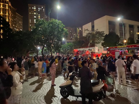 Cháy ở chung cư cao cấp Park Hill, nghi do cục nóng máy điều hòa - Ảnh 2. Cháy ở chung cư cao cấp Park Hill, nghi do cục nóng máy điều hòa - Ảnh 2.
