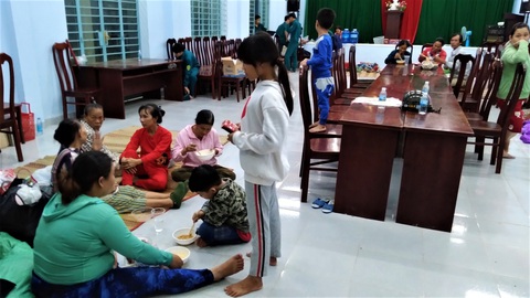 Khi nào mình mới hết trốn bão hả mẹ? - Ảnh 1. Khi nào mình mới hết trốn bão hả mẹ? - Ảnh 1.