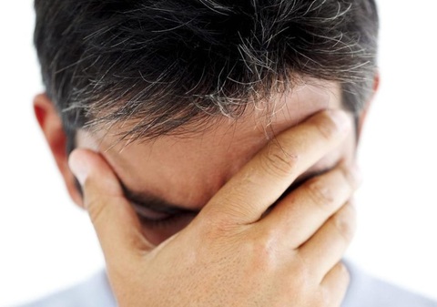 Vì sao còn trẻ mà râu tóc đã bạc? - Ảnh 1. Vì sao còn trẻ mà râu tóc đã bạc? - Ảnh 1.
