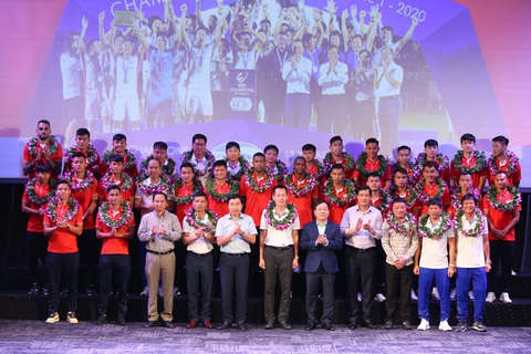 Nhà vô địch V-League- CLB Viettel từng xin hạ chỉ tiêu từ top 3 xuống top 5 - Ảnh 1. Nhà vô địch V-League- CLB Viettel từng xin hạ chỉ tiêu từ top 3 xuống top 5 - Ảnh 1.