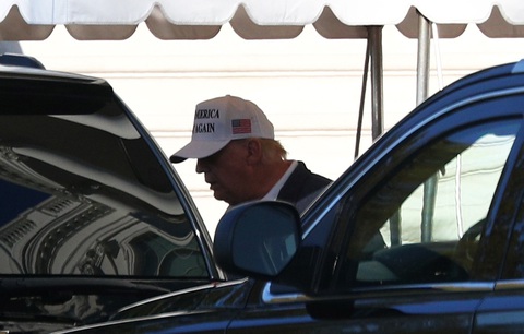 Vẫn bàn tán không ngừng về nỗi buồn và cả tinh thần thép mang tên Donald Trump - Ảnh 1. Vẫn bàn tán không ngừng về nỗi buồn và cả tinh thần thép mang tên Donald Trump - Ảnh 1.