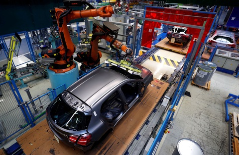 Hãng xe Daimler trao tiền thưởng corona bù đắp cho nhân viên - Ảnh 1. Hãng xe Daimler trao tiền thưởng corona bù đắp cho nhân viên - Ảnh 1.