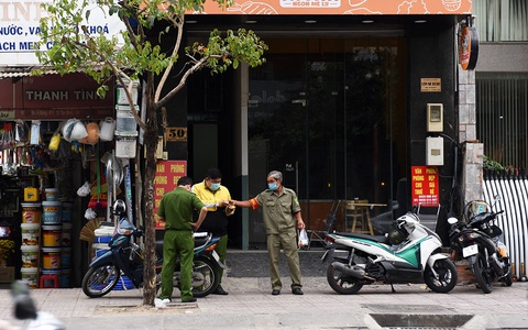 Báo động COVID-19 trở lại - Ảnh 1. Báo động COVID-19 trở lại - Ảnh 1.