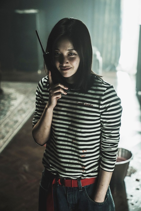 The Call: Park Shin Hye đối đầu với nữ phản diện xuất sắc - Ảnh 5. The Call: Park Shin Hye đối đầu với nữ phản diện xuất sắc - Ảnh 5.