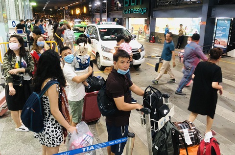 Hét giá taxi cao ở sân bay với lý do sân bay là vậy - Ảnh 1. Hét giá taxi cao ở sân bay với lý do sân bay là vậy - Ảnh 1.