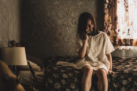 The Call: Park Shin Hye đối đầu với nữ phản diện xuất sắc - Ảnh 4. The Call: Park Shin Hye đối đầu với nữ phản diện xuất sắc - Ảnh 4.