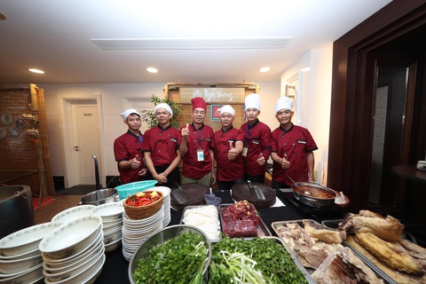 Trải nghiệm khó quên cùng nhiều hương vị phở tại gala Chuyện của phở - Ảnh 8. Trải nghiệm khó quên cùng nhiều hương vị phở tại gala Chuyện của phở - Ảnh 8.