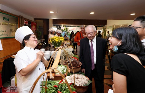 Trải nghiệm khó quên cùng nhiều hương vị phở tại gala Chuyện của phở - Ảnh 3. Trải nghiệm khó quên cùng nhiều hương vị phở tại gala Chuyện của phở - Ảnh 3.