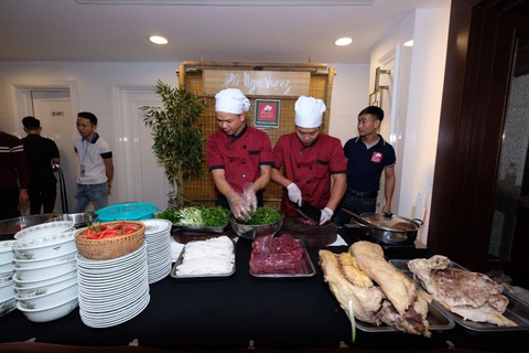 Trải nghiệm khó quên cùng nhiều hương vị phở tại gala Chuyện của phở - Ảnh 5. Trải nghiệm khó quên cùng nhiều hương vị phở tại gala Chuyện của phở - Ảnh 5.