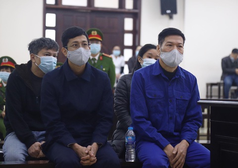 Cựu giám đốc CDC Hà Nội bị đề nghị 10-11 năm tù vì nâng khống giá máy xét nghiệm - Ảnh 2. Cựu giám đốc CDC Hà Nội bị đề nghị 10-11 năm tù vì nâng khống giá máy xét nghiệm - Ảnh 2.