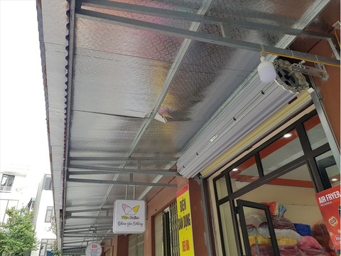 Bé trai 3 tuổi thoát chết sau khi rơi từ tầng 8 cao 25m xuống đất - Ảnh 1. Bé trai 3 tuổi thoát chết sau khi rơi từ tầng 8 cao 25m xuống đất - Ảnh 1.
