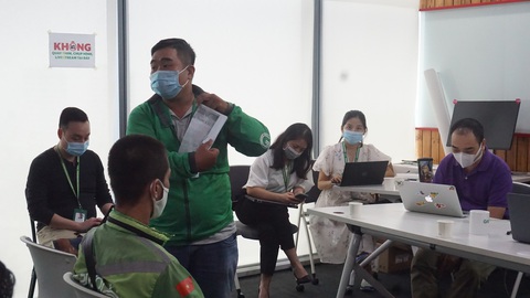 Ai sẽ chịu thuế VAT: Khách hàng? Tài xế hay Grab? - Ảnh 1. Ai sẽ chịu thuế VAT: Khách hàng? Tài xế hay Grab? - Ảnh 1.