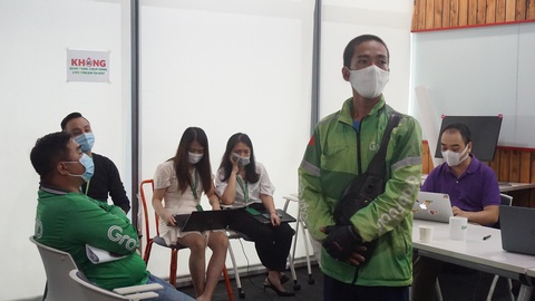 Ai sẽ chịu thuế VAT: Khách hàng? Tài xế hay Grab? - Ảnh 2. Ai sẽ chịu thuế VAT: Khách hàng? Tài xế hay Grab? - Ảnh 2.