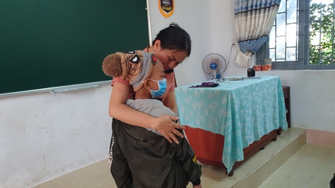 Cuộc hội ngộ bạn bè xúc động của cậu bé du mục - Ảnh 3. Cuộc hội ngộ bạn bè xúc động của cậu bé du mục - Ảnh 3.