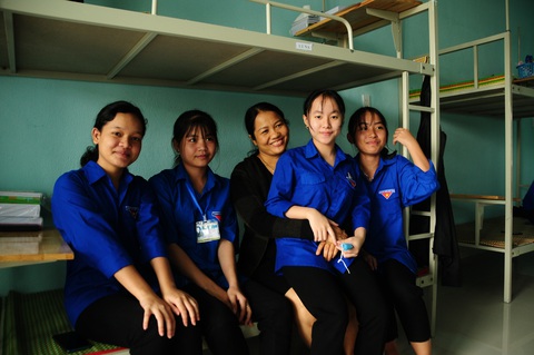 Ngôi trường cưu mang hàng chục học trò mồ côi - Ảnh 1. Ngôi trường cưu mang hàng chục học trò mồ côi - Ảnh 1.