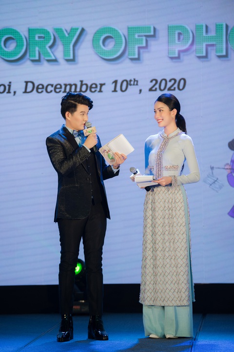 Á hậu Phương Anh gây ấn tượng với khả năng dẫn tiếng Anh - Pháp lưu loát - Ảnh 2. Á hậu Phương Anh gây ấn tượng với khả năng dẫn tiếng Anh - Pháp lưu loát - Ảnh 2.