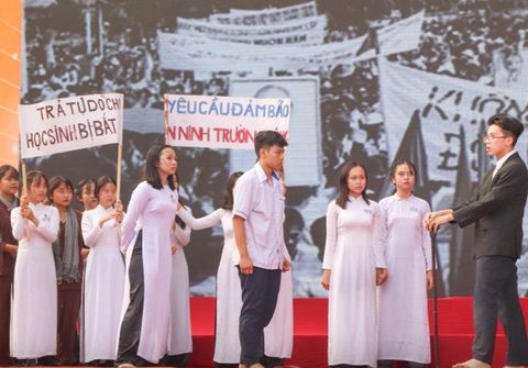 Tìm khoảnh khắc đẹp cùng sách - Ảnh 1. Tìm khoảnh khắc đẹp cùng sách - Ảnh 1.
