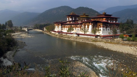 Bhutan bỏ phiếu cho phép quan hệ đồng giới - Ảnh 1. Bhutan bỏ phiếu cho phép quan hệ đồng giới - Ảnh 1.