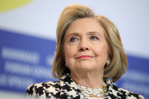 Bà Hillary chê nghị sĩ Cộng hòa ẻo lả, ví Trump như hoàng đế ở truồng - Ảnh 1. Bà Hillary chê nghị sĩ Cộng hòa ẻo lả, ví Trump như hoàng đế ở truồng - Ảnh 1.