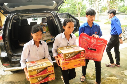 Ngôi trường cưu mang hàng chục học trò mồ côi - Ảnh 4. Ngôi trường cưu mang hàng chục học trò mồ côi - Ảnh 4.