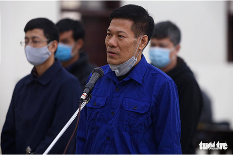 Bị cáo Nhật Cảm: Nếu vì tư lợi, đã mua máy giá cao hơn vì địa phương khác làm thế - Ảnh 1. Bị cáo Nhật Cảm: Nếu vì tư lợi, đã mua máy giá cao hơn vì địa phương khác làm thế - Ảnh 1.