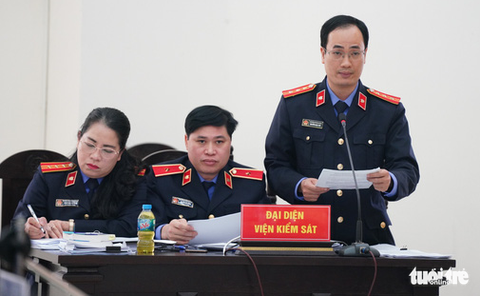 Bị cáo Nhật Cảm: Nếu vì tư lợi, đã mua máy giá cao hơn vì địa phương khác làm thế - Ảnh 2. Bị cáo Nhật Cảm: Nếu vì tư lợi, đã mua máy giá cao hơn vì địa phương khác làm thế - Ảnh 2.