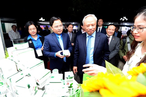 10 thanh niên nông thôn tiêu biểu nhận bằng khen của Thủ tướng - Ảnh 2. 10 thanh niên nông thôn tiêu biểu nhận bằng khen của Thủ tướng - Ảnh 2.
