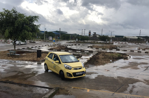 Bị hỏi về xe quá tải, trường dạy lái chui, giám đốc sở nói không phát ngôn được - Ảnh 2. Bị hỏi về xe quá tải, trường dạy lái chui, giám đốc sở nói không phát ngôn được - Ảnh 2.