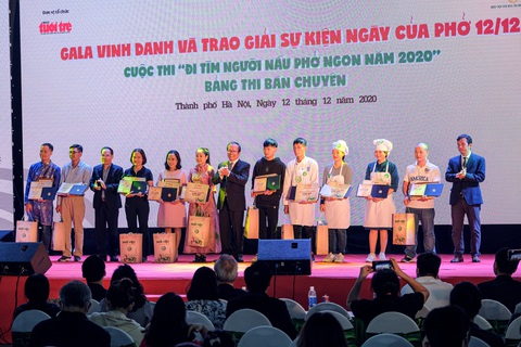 Vinh danh 10 Hoa Hồi Vàng - người nấu phở ngon năm 2020 - Ảnh 7. Vinh danh 10 Hoa Hồi Vàng - người nấu phở ngon năm 2020 - Ảnh 7.