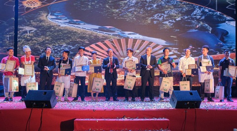 Vinh danh 10 Hoa Hồi Vàng - người nấu phở ngon năm 2020 - Ảnh 8. Vinh danh 10 Hoa Hồi Vàng - người nấu phở ngon năm 2020 - Ảnh 8.