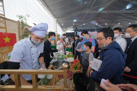 Ngày của phở 12-12: Cảm nhận trọn vẹn hương phở Việt - Ảnh 8. Ngày của phở 12-12: Cảm nhận trọn vẹn hương phở Việt - Ảnh 8.