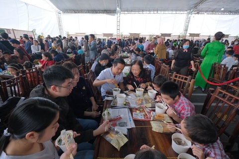 Ngày của phở 12-12: Cảm nhận trọn vẹn hương phở Việt - Ảnh 9. Ngày của phở 12-12: Cảm nhận trọn vẹn hương phở Việt - Ảnh 9.