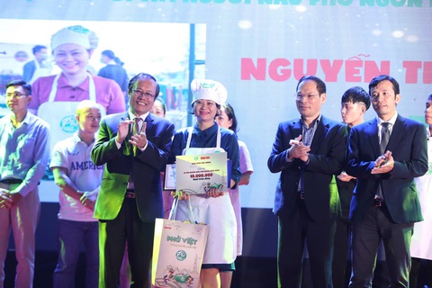 Vinh danh 10 Hoa Hồi Vàng - người nấu phở ngon năm 2020 - Ảnh 4. Vinh danh 10 Hoa Hồi Vàng - người nấu phở ngon năm 2020 - Ảnh 4.