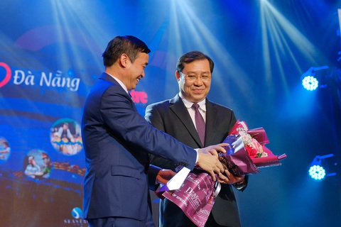 Trách nhiệm và tình yêu kết thành sức mạnh - Ảnh 3. Trách nhiệm và tình yêu kết thành sức mạnh - Ảnh 3.